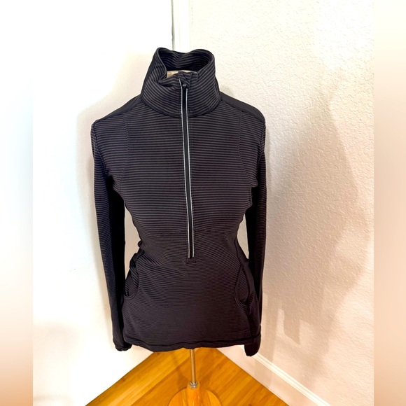 Lululemon Women's Sweatshirt Size 8 Black  Half Zip Athletic Activewear Paisley - Picture 1 of 10